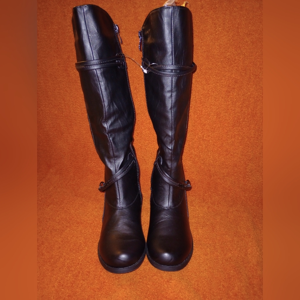 NWOB Black faux leather boots